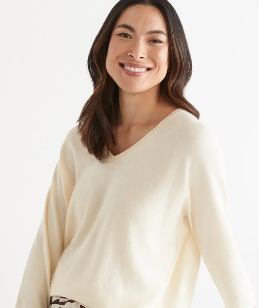 Sussan Knitwear|Tops>Curved Hem V Neck Jumper