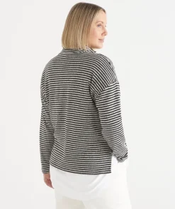 Sussan Tops|T-Shirts><noscript><img width=