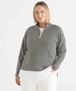 Sussan Tops|T-Shirts><noscript><img width=