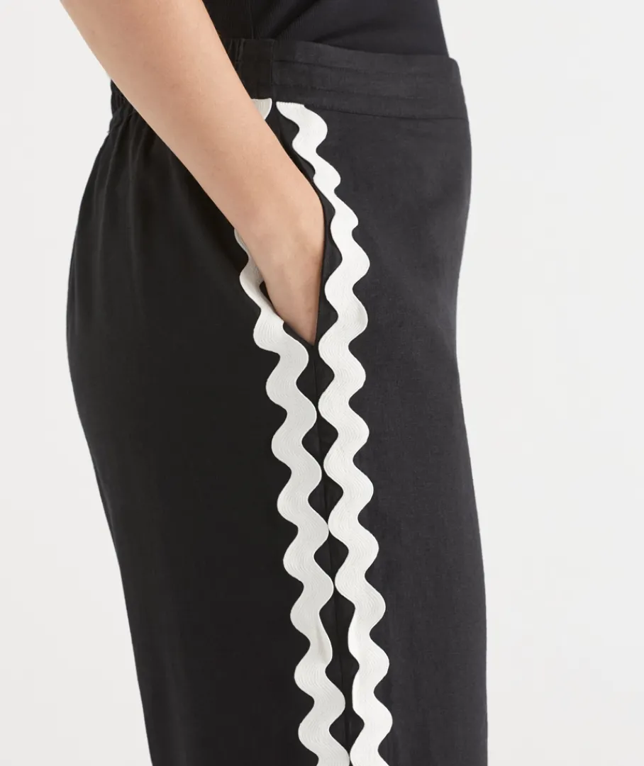 Sussan Pants>Ric Rac Detail Culotte Pant